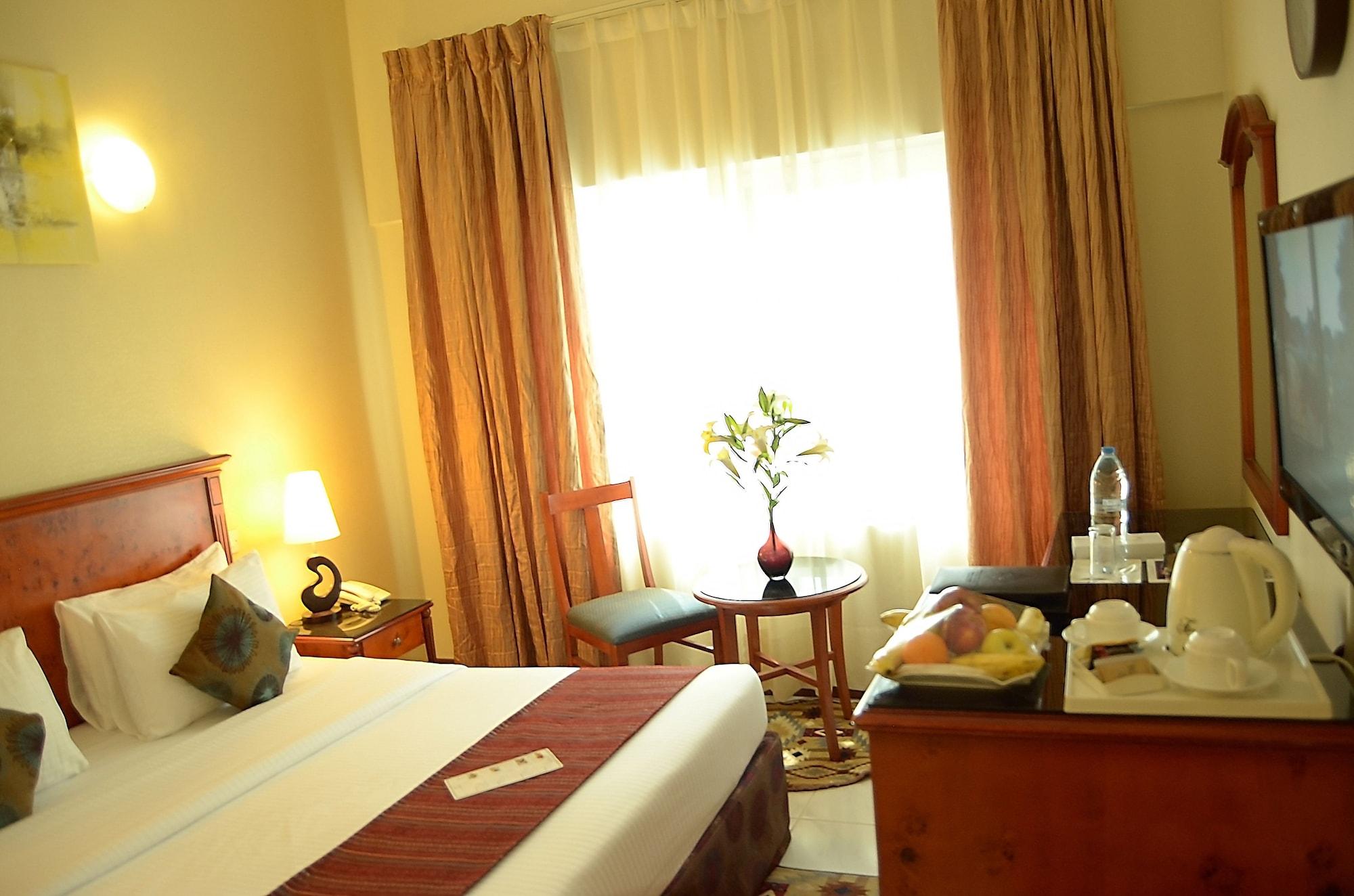 Nejoum Al Emarat Hotel Sharjah Exterior photo