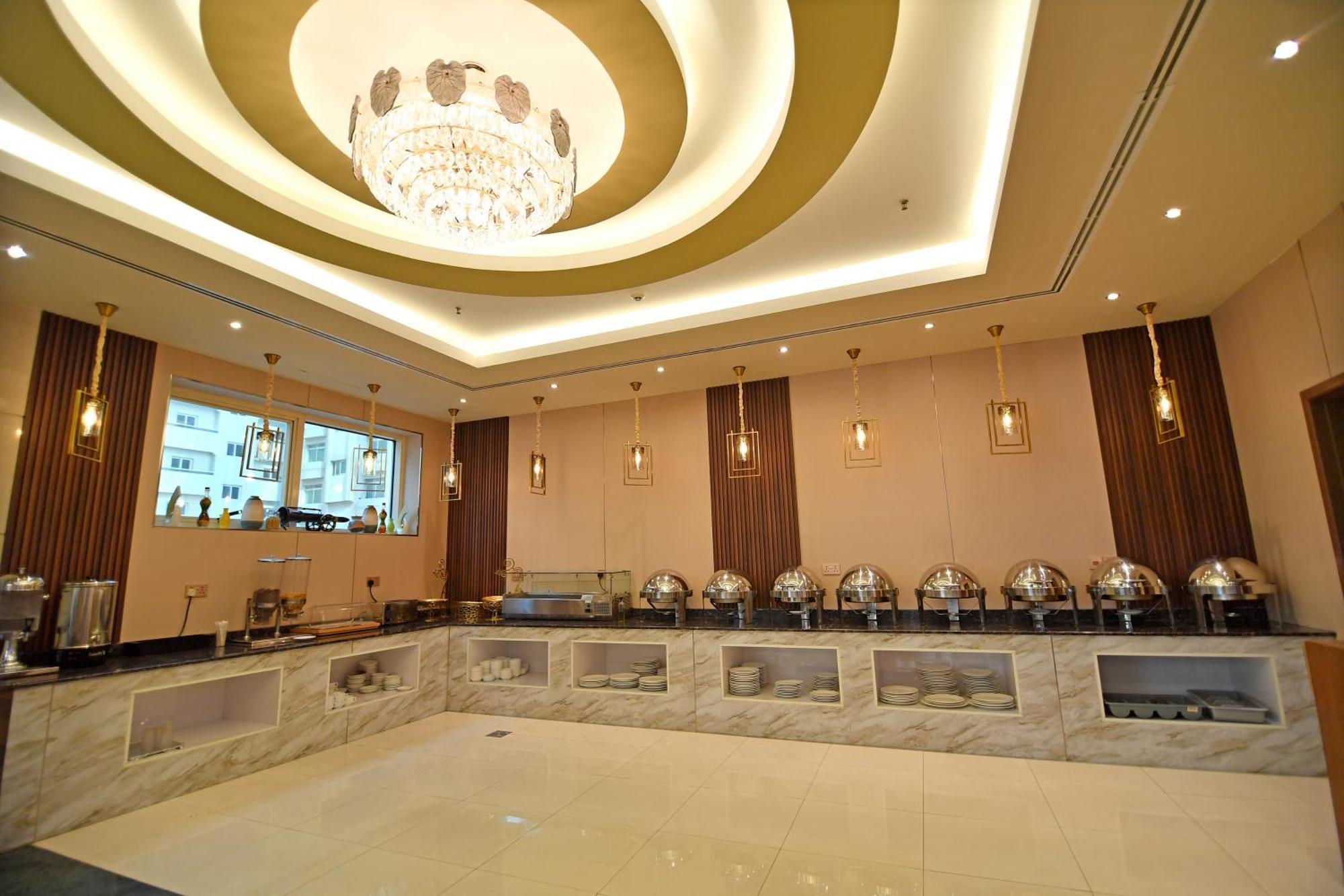 Nejoum Al Emarat Hotel Sharjah Exterior photo