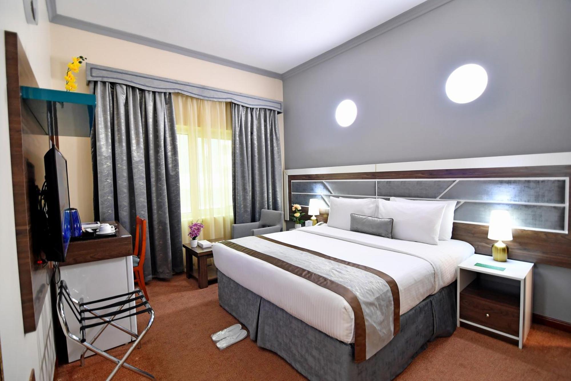 Nejoum Al Emarat Hotel Sharjah Exterior photo