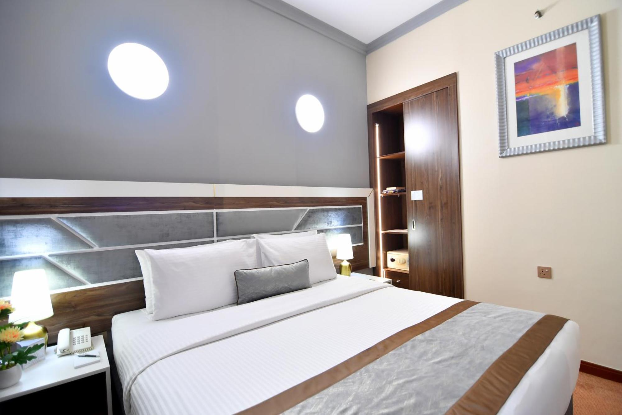 Nejoum Al Emarat Hotel Sharjah Exterior photo