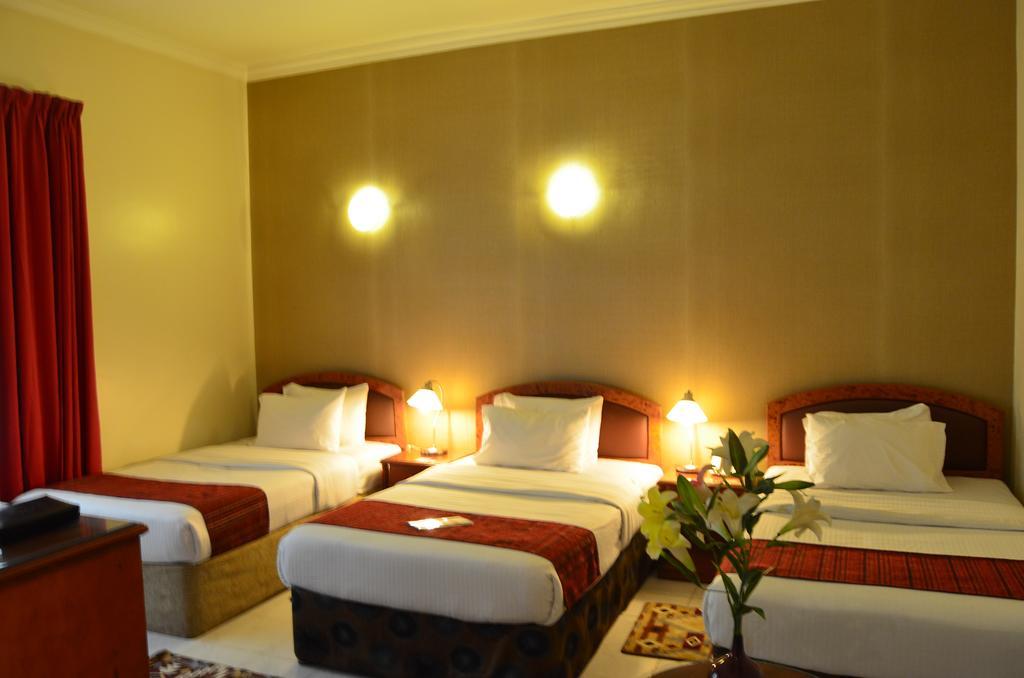 Nejoum Al Emarat Hotel Sharjah Exterior photo